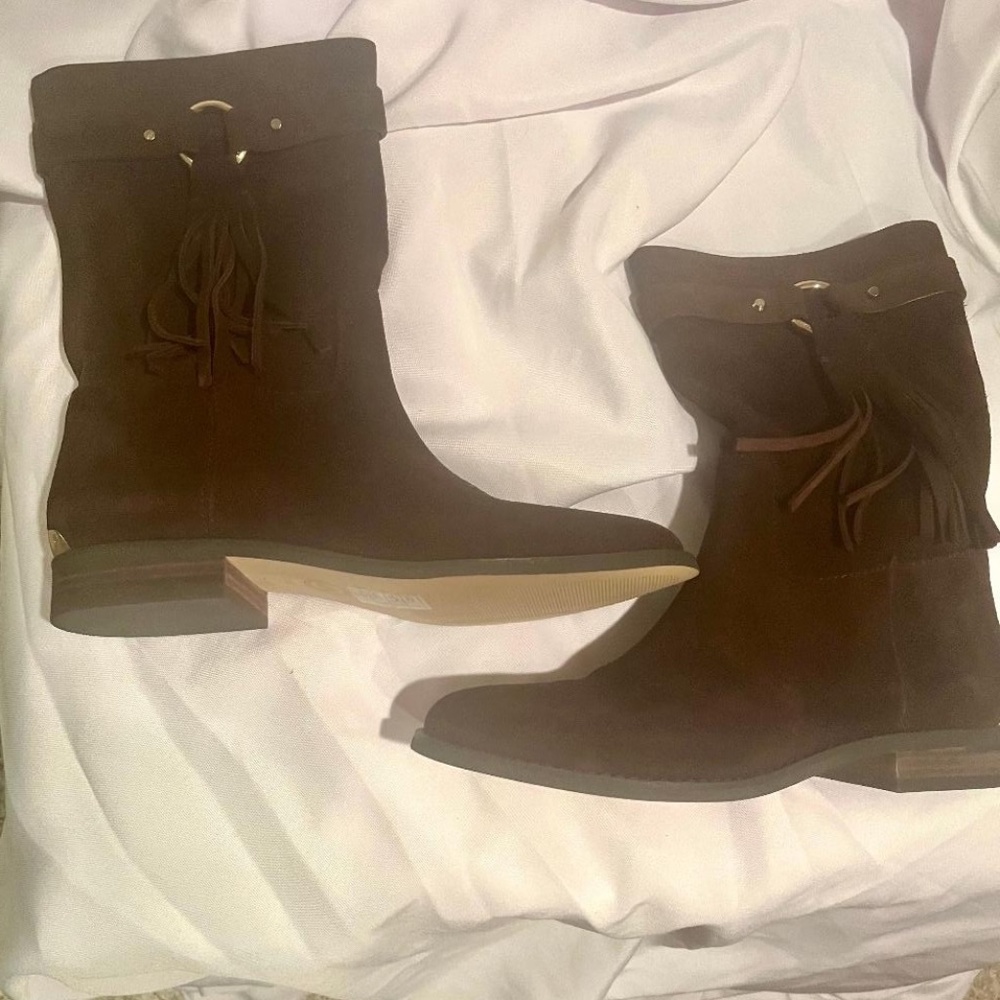 MAKE AN OFFER! Michael Kors Brand New NWOB Suede Boots w/Tassel  Brn sz 7.5